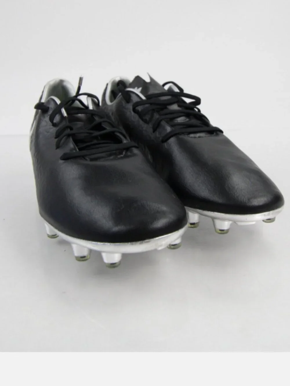 Men's  NWT Under Armour Magnetico Soccer cleats